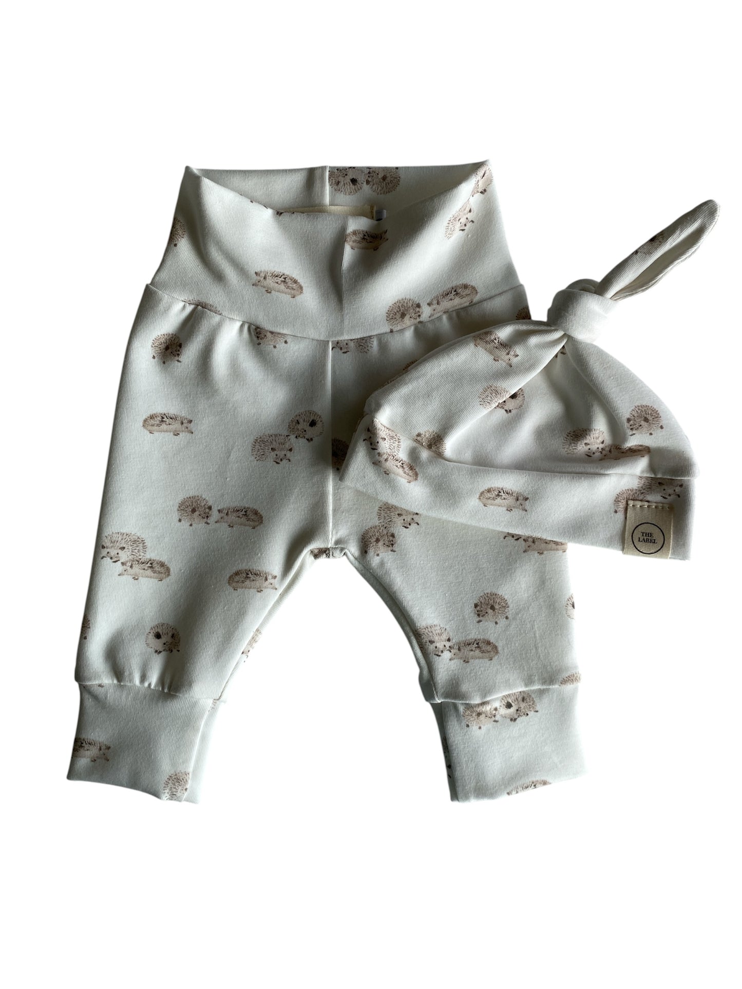 Uniseks newborn set egeltjesprint offwhite beige – broekje & knoopmutsje