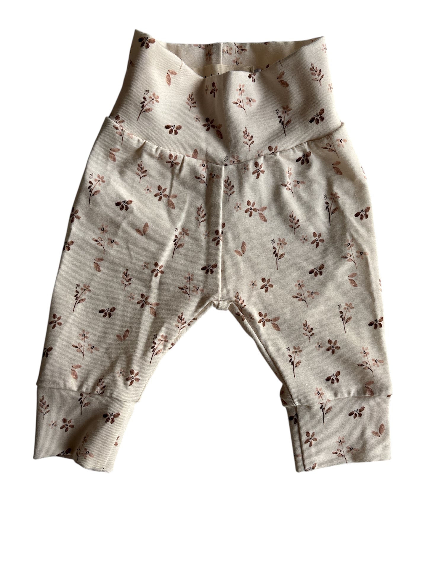 Meisjes newborn broekje Mae bloementjesprint zachtroze