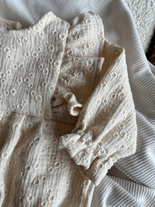 Romper met ruffle broderie bloemen beige