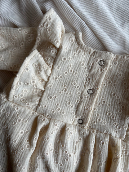 Romper met ruffle broderie bloemen beige