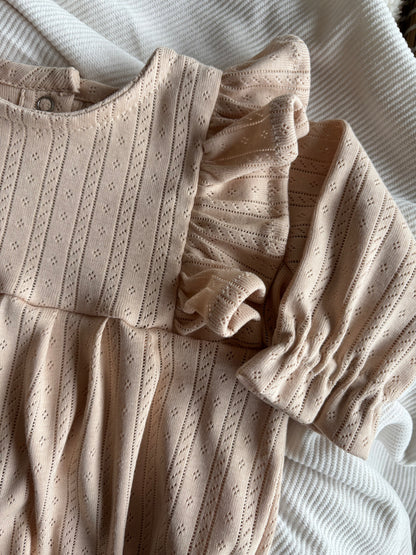 Romper met ruffle en ajour werkje beige