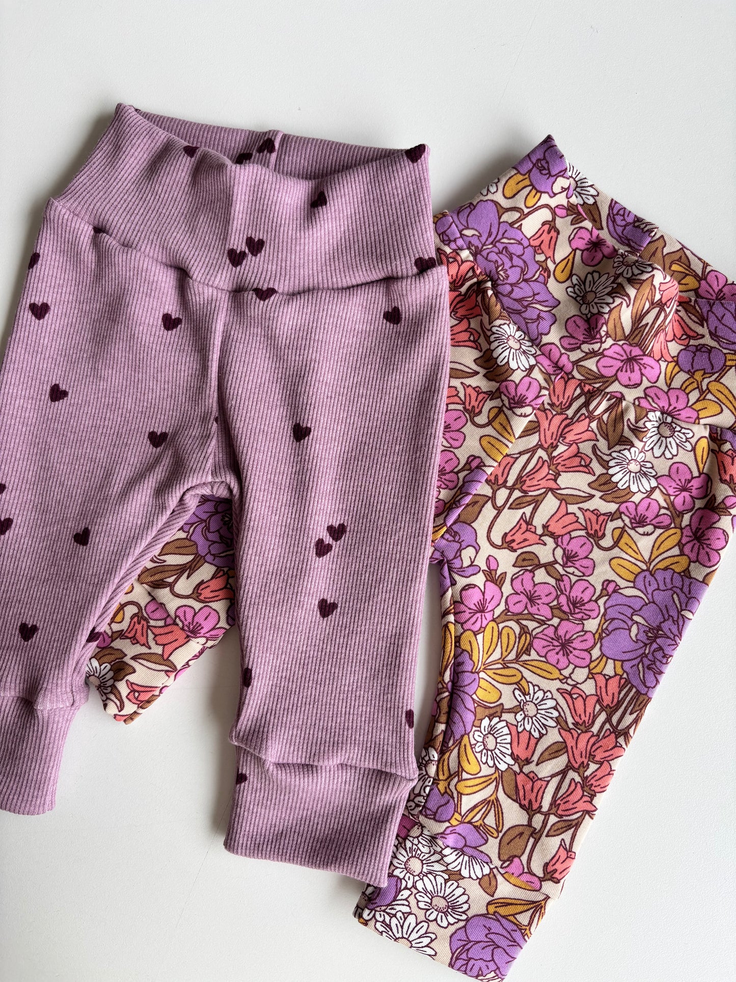 Meisjes newborn broekje Lucy hartjes paars