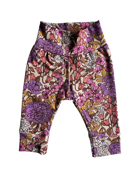 Meisjes newborn broekje Liva bloemprint paars roze