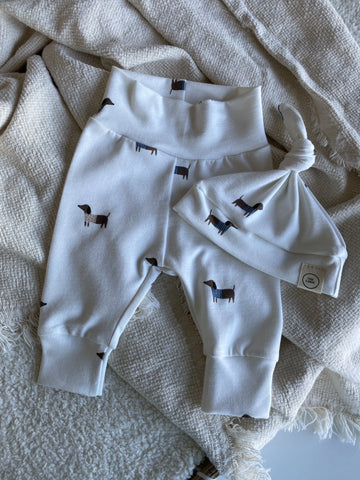 Newborn setje Jens teckels knoomutsje + babybroekje
