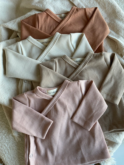 Uniseks overslagshirtje beige ribstof