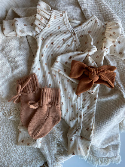 Boxpakje Jinthe bloemenprint met ruffle beige ribstof