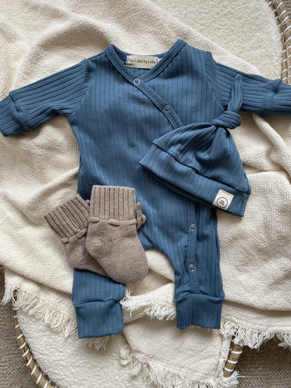 Jongens knoopmutsje brede ribstof blauw