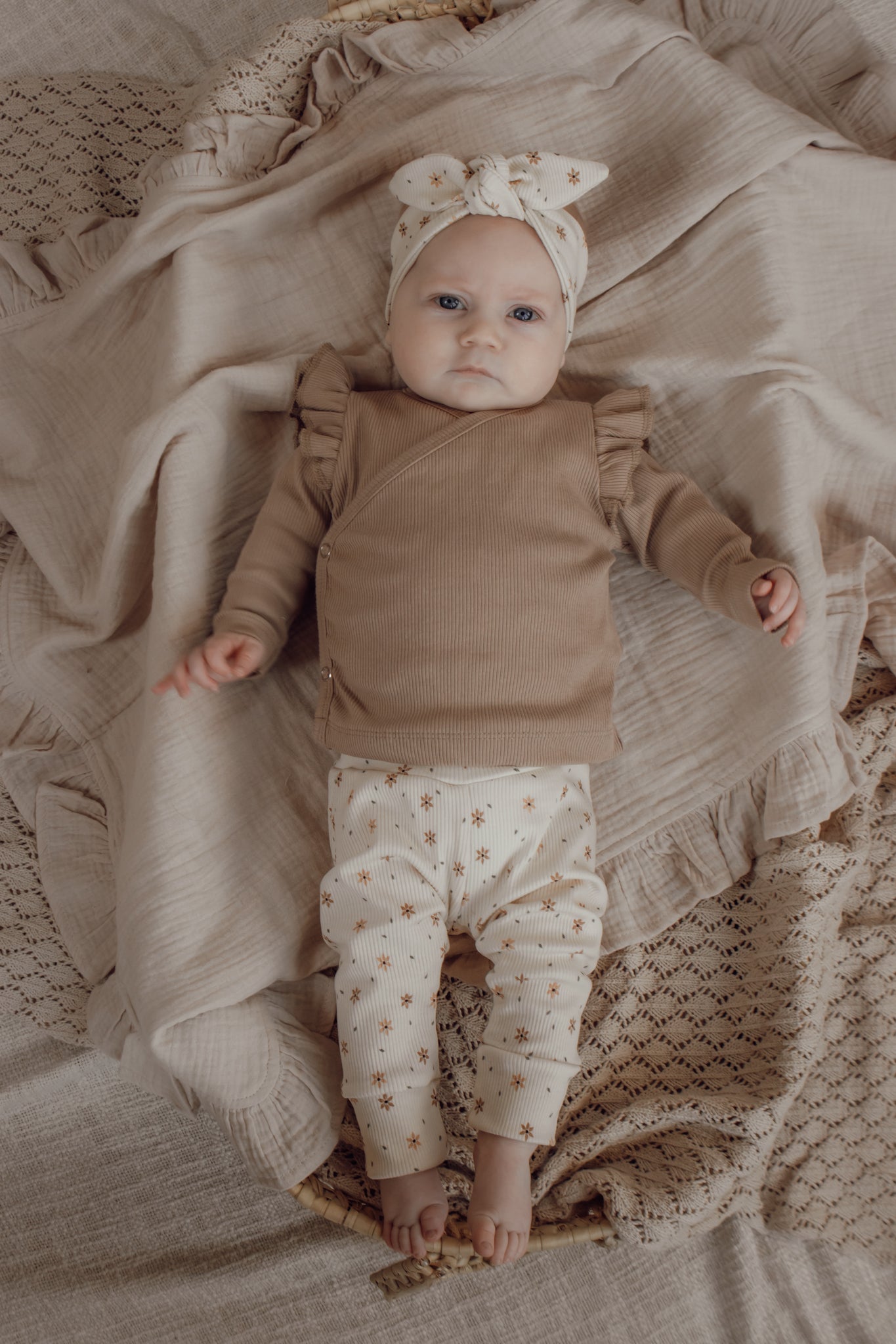 Newborn broekje Jinthe bloementjesprint beige/roest