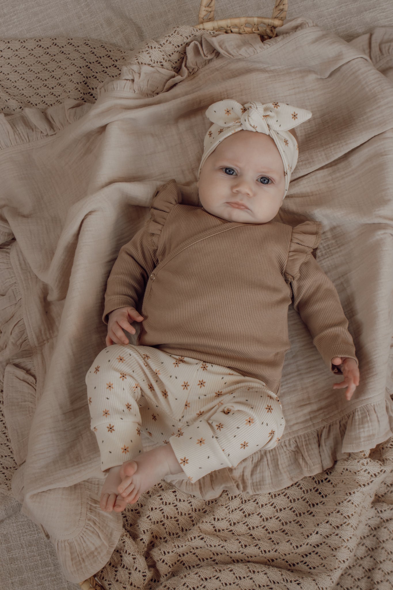 Newborn broekje Jinthe bloementjesprint beige/roest
