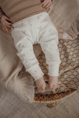 Meisjes newborn broekje Lia hartjes beige