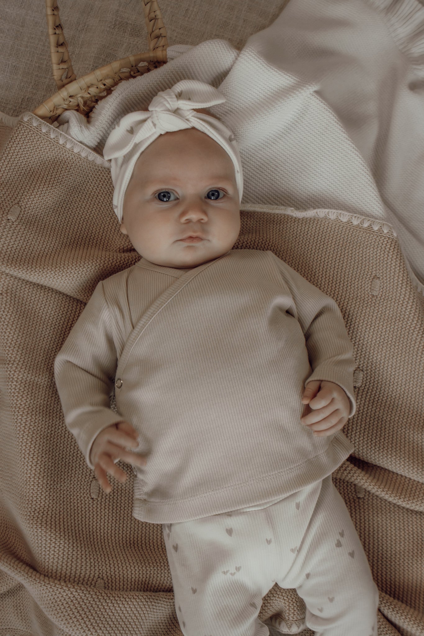 Uniseks overslagshirtje ribstof beige
