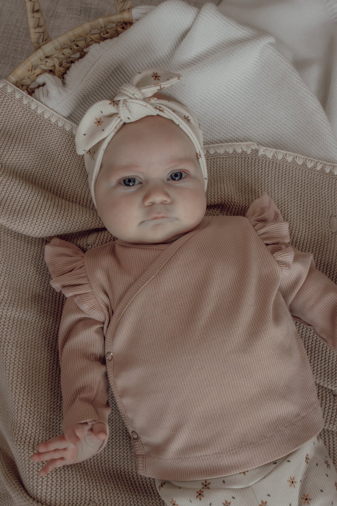 Meisjes overslagshirtje ribstof blush roze ruffle