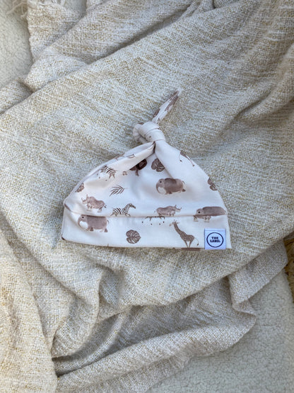Newborn setje | safari dieren knoopmutsje + babylegging
