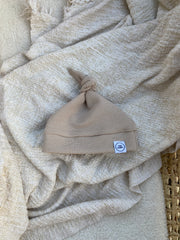 Knoopmutsje | Sam rib zand