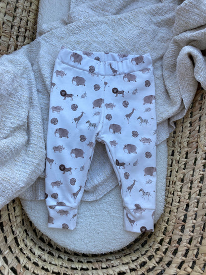 Newborn setje | safari dieren knoopmutsje + babylegging