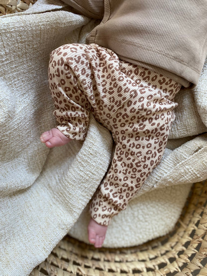 Meisjes legging met panterprint in de kleur beige