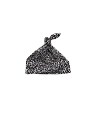 Knoopmutsje Nellie panterprint