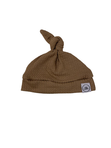 Knoopmutsje kabel donker beige