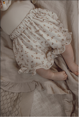 Shortje met ruffles Mae