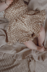 Shortje met ruffles Kate