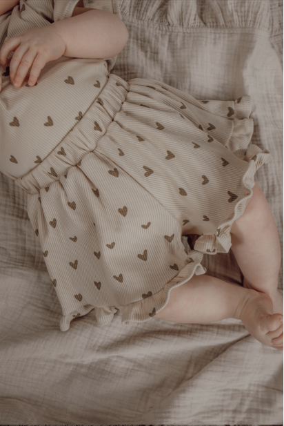 Shortje met ruffles Zoe