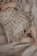 Shortje met ruffles Zoe